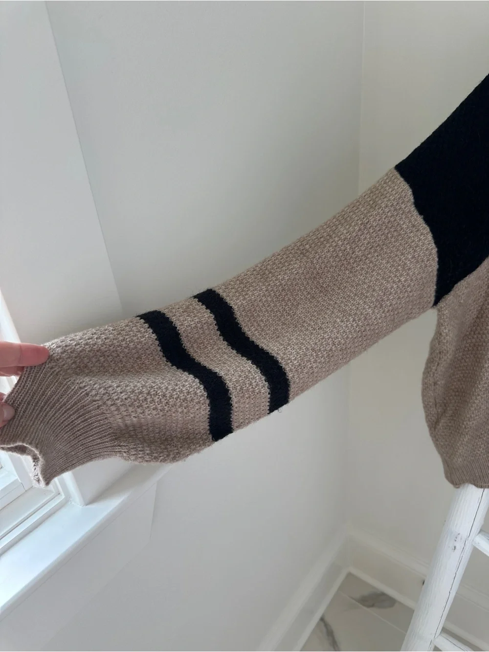SHEIN Black and Beige Colorblock Crewneck Sweater XL